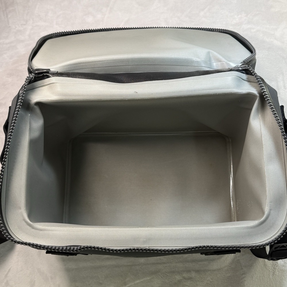 YETI Hopper Flip 18 Soft Cooler Charcoal Gray Portable Insulated Shoulder Strap - Picture 8 of 8